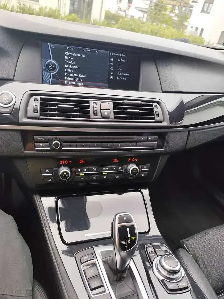 Gebraucht BMW 525 Sport Line 204 PS (150 kW) 2011 Schwarz Kombi