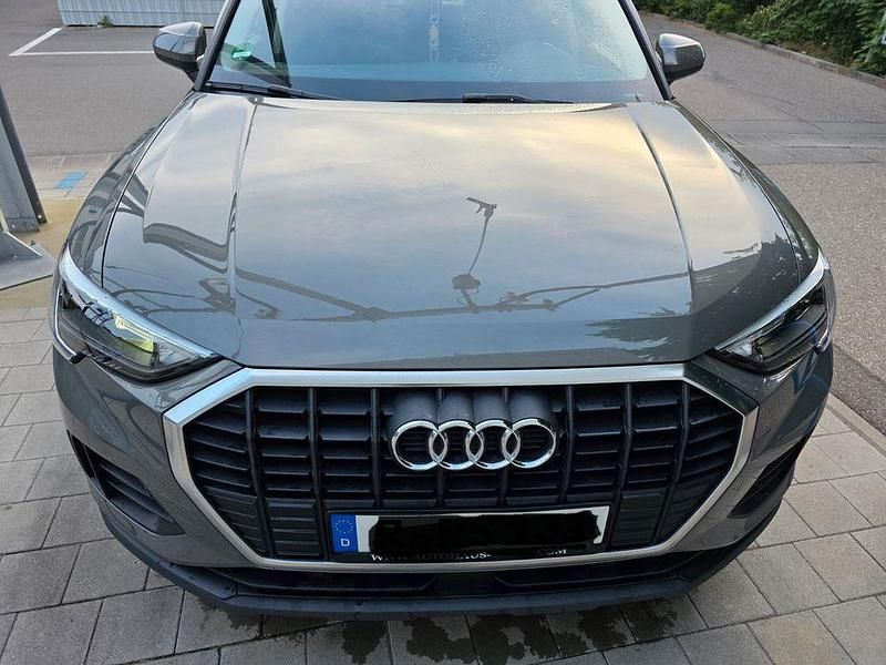 Grau Gebraucht 2019 Audi Q3 Ambiente SUV | 19.500 € (Fairer Preis) - Bild 1/4