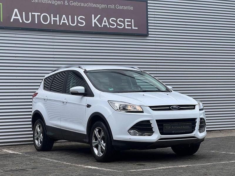 Weiß Gebraucht 2015 Ford Kuga Titanium SUV | 12.990 € (Fairer Preis) - Bild 1/4
