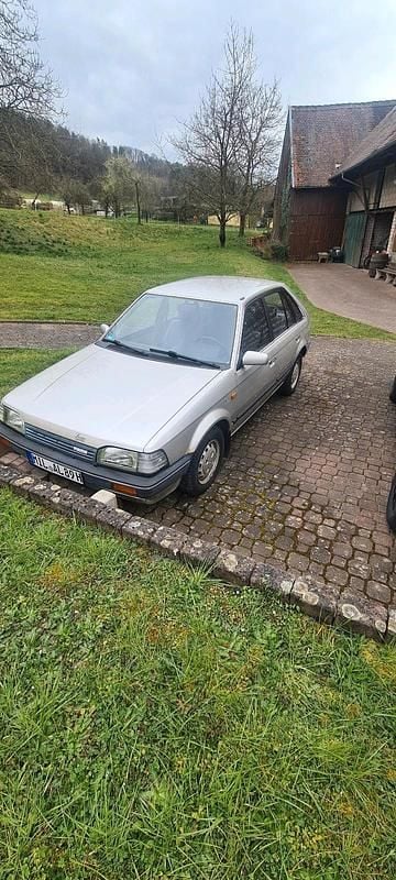 Silber Gebraucht 1989 Mazda 323 Kombi | 2.200 € - Bild 1/4