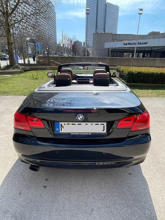 Gebraucht BMW 320 Cabriolet 170 PS (125 kW) 2012 Schwarz Cabrio
