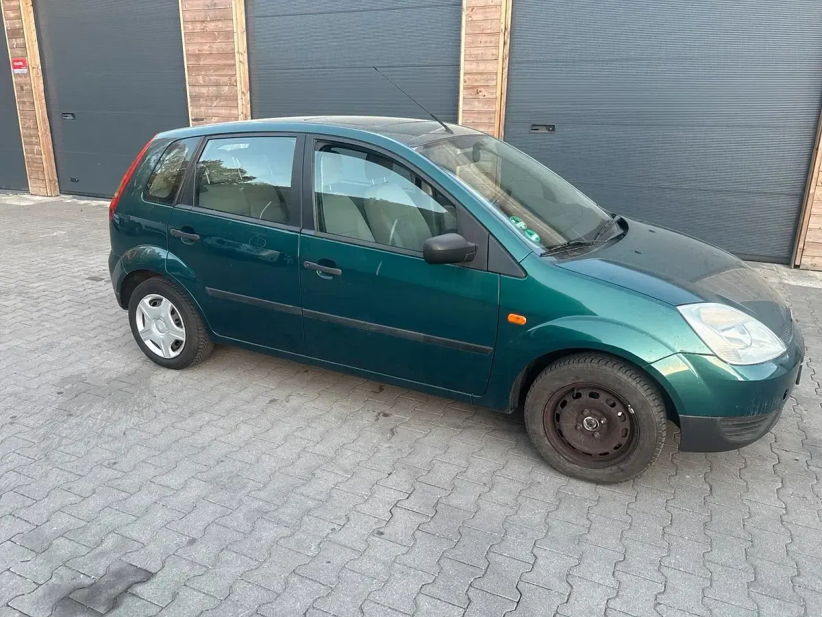 Usata Ford Fiesta 60 CV (44 kW) 2002 Verde Utilitaria