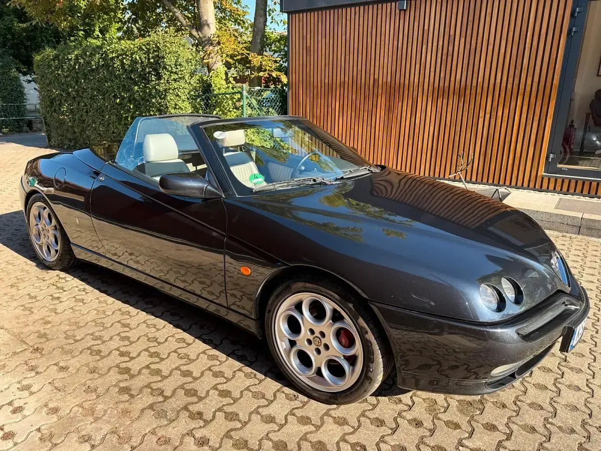 Gebraucht Alfa Romeo Spider 218 PS (160 kW) 2001 Schwarz Cabrio