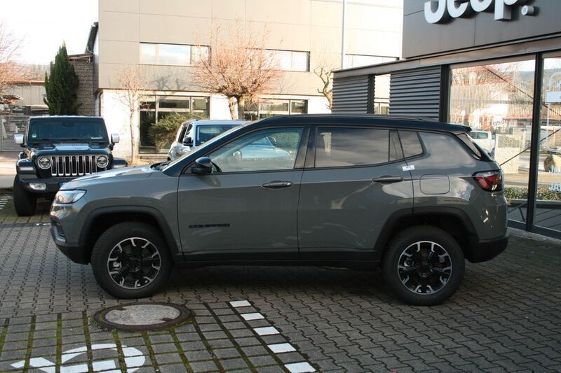Gebraucht Jeep Compass 179 PS (131 kW) 2024 Grau SUV