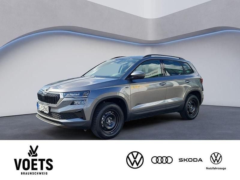 Graphitegrau metallic Gebraucht 2025 Skoda Karoq Selection SUV | 31.950 € (Guter Preis) - Bild 1/4