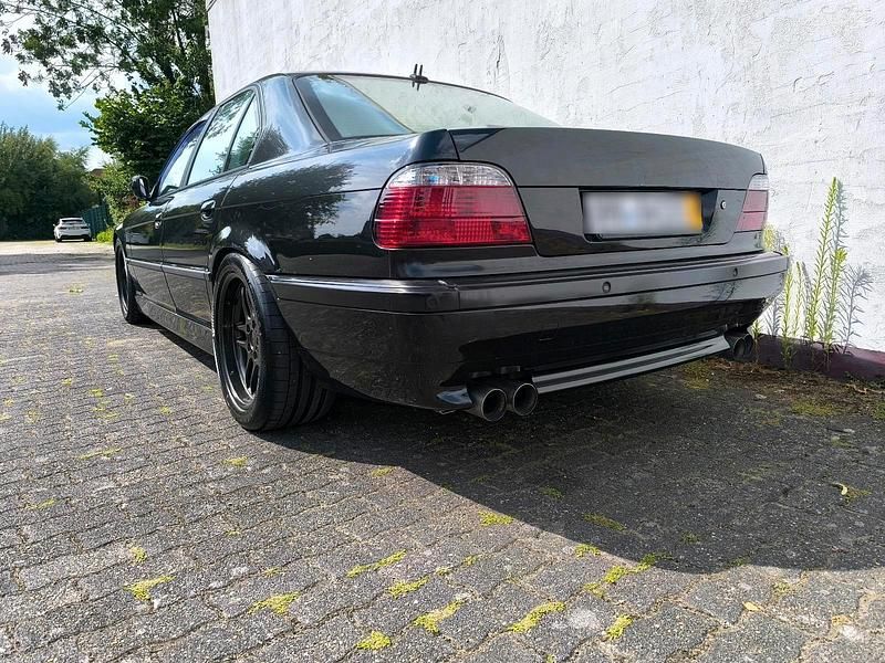 Gebraucht BMW 735 238 PS (175 kW) 2000 Schwarz Limousine