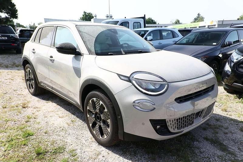 Gelato weiß Neu 2025 Fiat 600 La Prima SUV | 25.039 € (Superpreis) - Bild 1/4