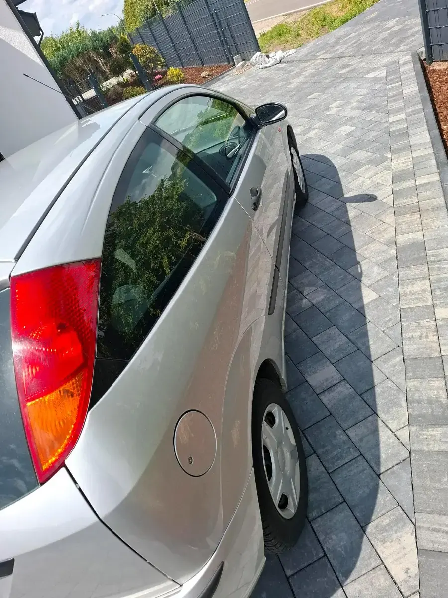 Gebraucht Ford Focus 101 PS (74 kW) 2003 Silber Limousine