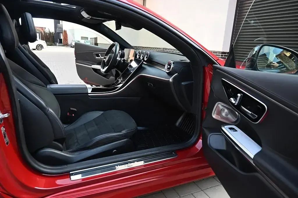 Gebraucht Mercedes CLE300 Premium Plus 258 PS (189 kW) 2024 Rot