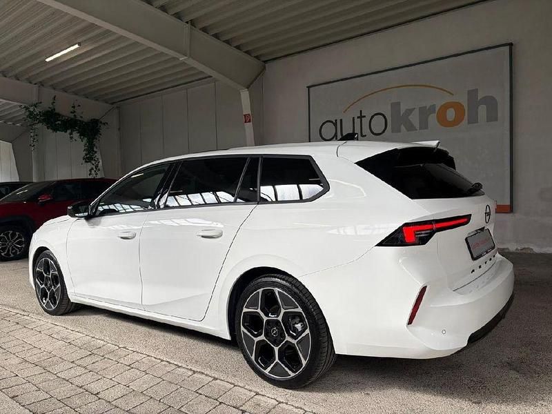 Gebraucht Opel Astra Ultimate 131 PS (96 kW) 2024 Lack weiss banquise/typ aussen Kombi