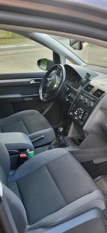 Braun Gebraucht 2013 VW Touran Van / Kleinbus | 7.800 € (Fairer Preis) - Bild 1/4