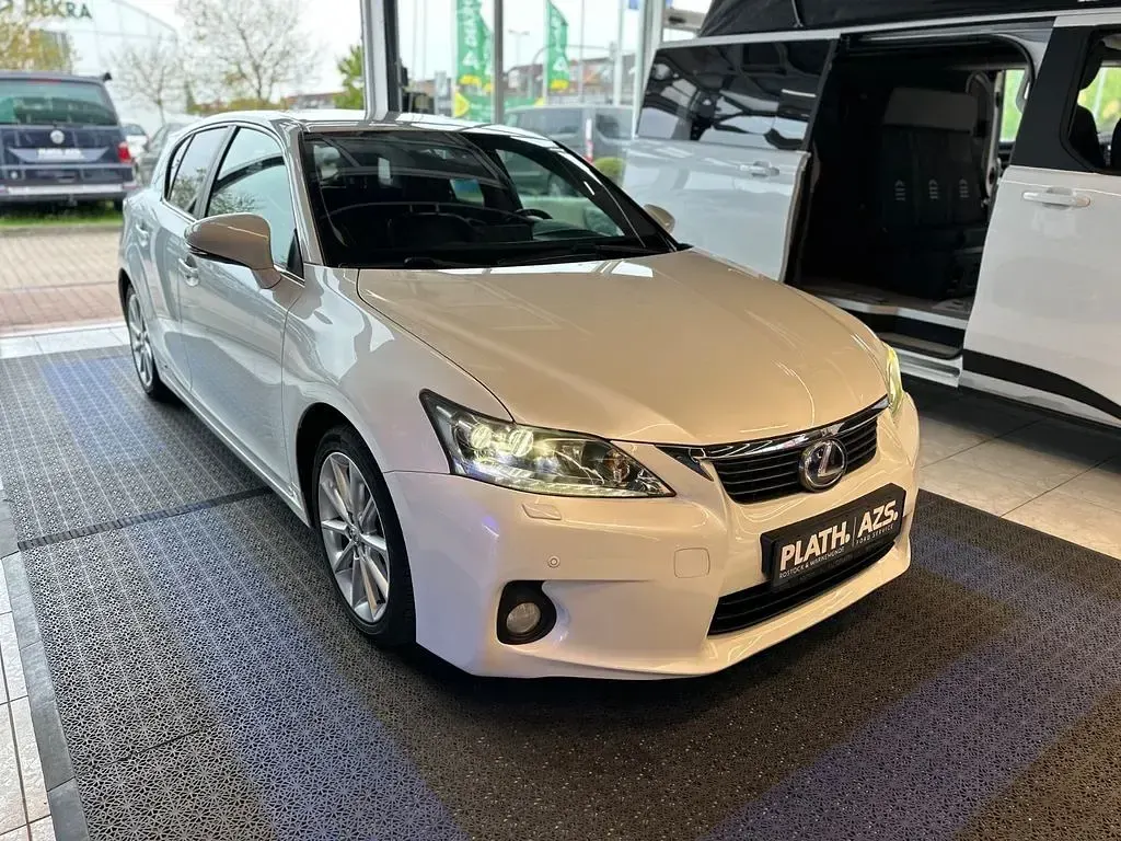 Second-hand Lexus CT200h 99 CP (72 kW) 2011 Alb Berlinǎ