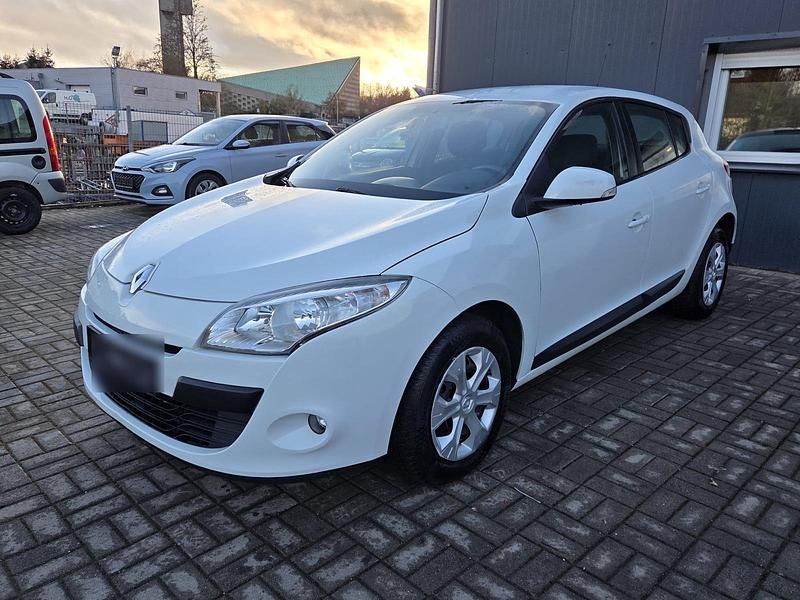 Gebraucht Renault Mégane Authentique 101 PS (74 kW) 2009 Weiß Limousine