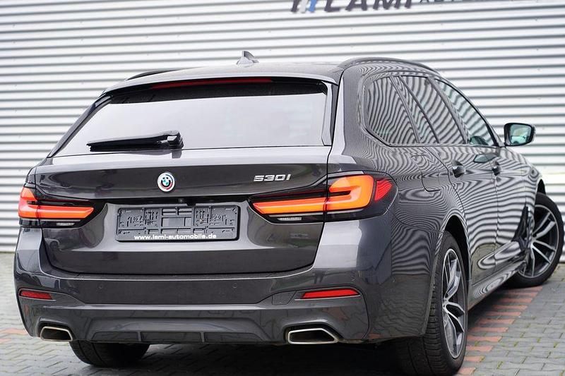 Gebraucht BMW 530 M Sport 245 PS (180 kW) 2023 Sophistograu brillanteffekt me Kombi