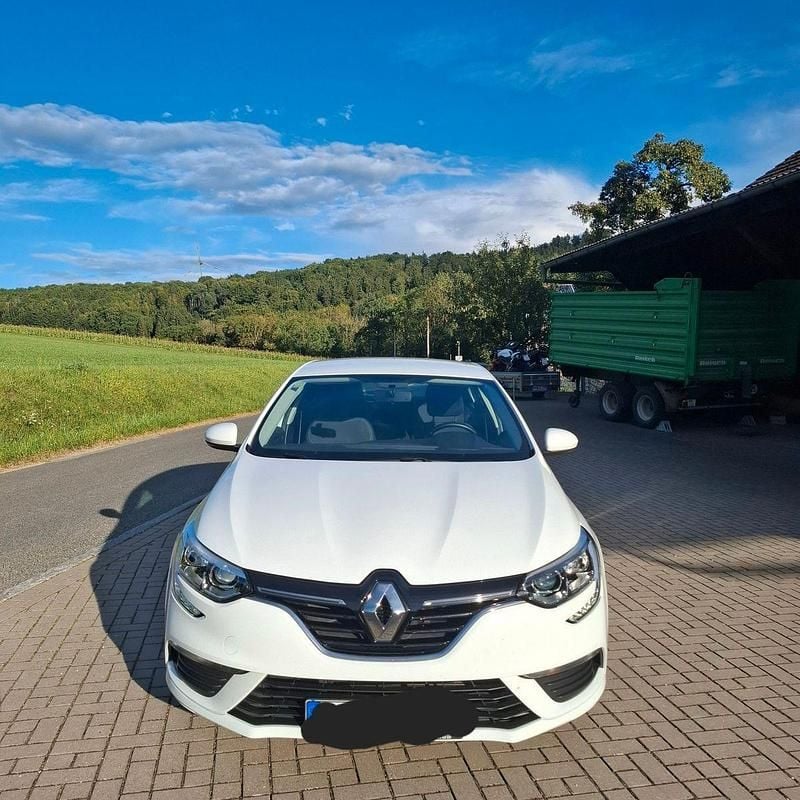 Weiß Gebraucht 2018 Renault Mégane IV Life Kleinwagen | 9.800 € (Guter Preis) - Bild 1/4