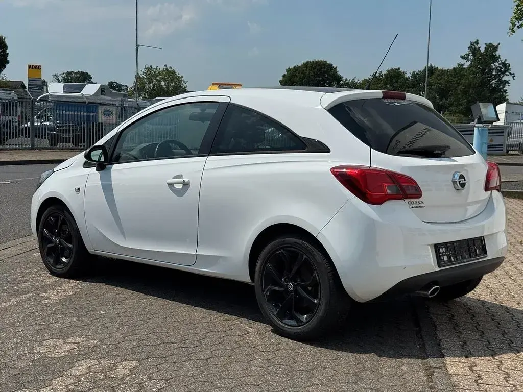 Gebraucht Opel Corsa Color Edition 90 PS (66 kW) 2015 Weiß Kleinwagen