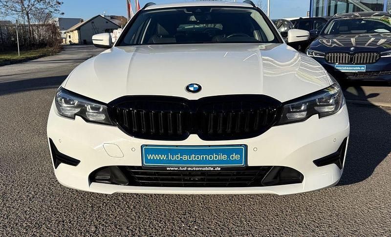 Gebraucht BMW 318 Advantage 150 PS (110 kW) 2022 Weiß Limousine