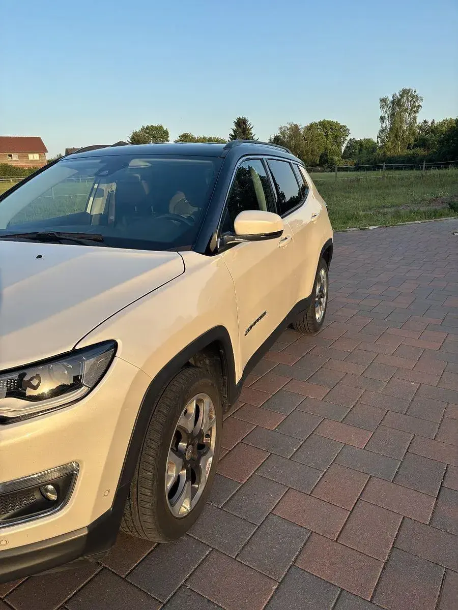 Gebraucht Jeep Compass Limited 170 PS (125 kW) 2018 Weiß SUV