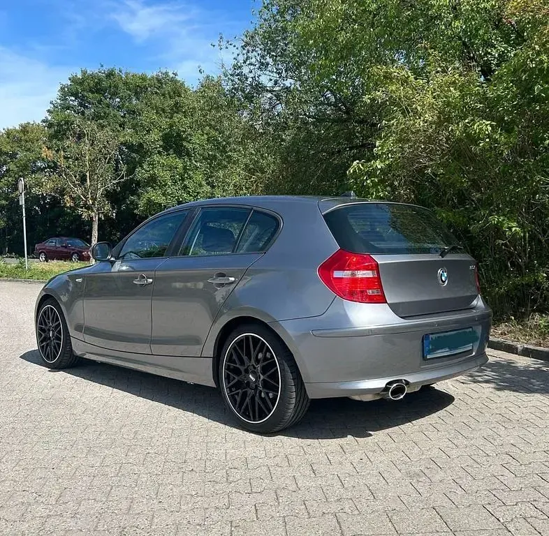Gebraucht BMW 116 122 PS (89 kW) 2011 Grau Kleinwagen