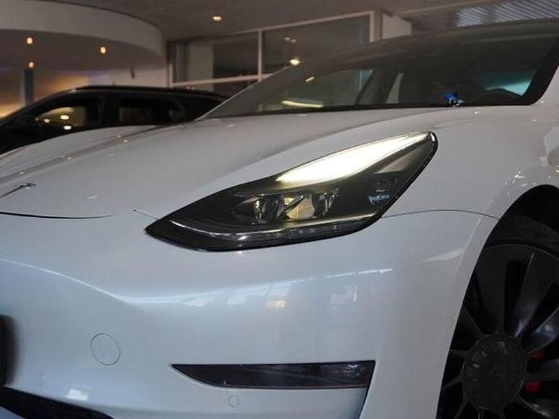 Gebraucht Tesla Model 3 Performance 461 kW (627 PS) 2021 Pearl white multicoat Limousine
