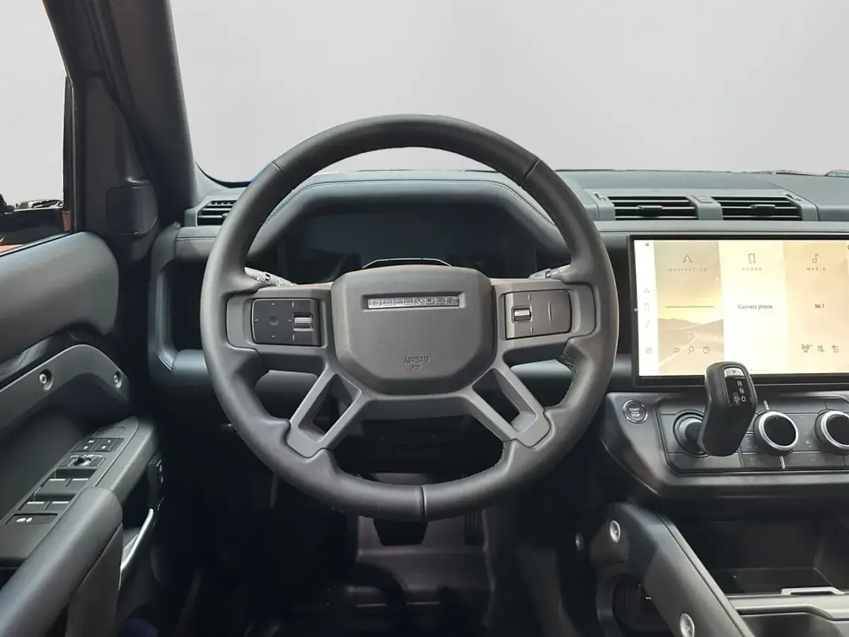 Neu Land Rover Defender HSE Dynamic 257 PS (189 kW) 2026 Schwarz SUV