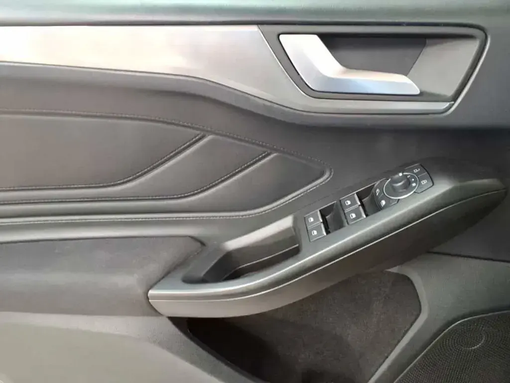 Gebraucht Ford Focus 116 PS (85 kW) 2023 Schwarz Limousine