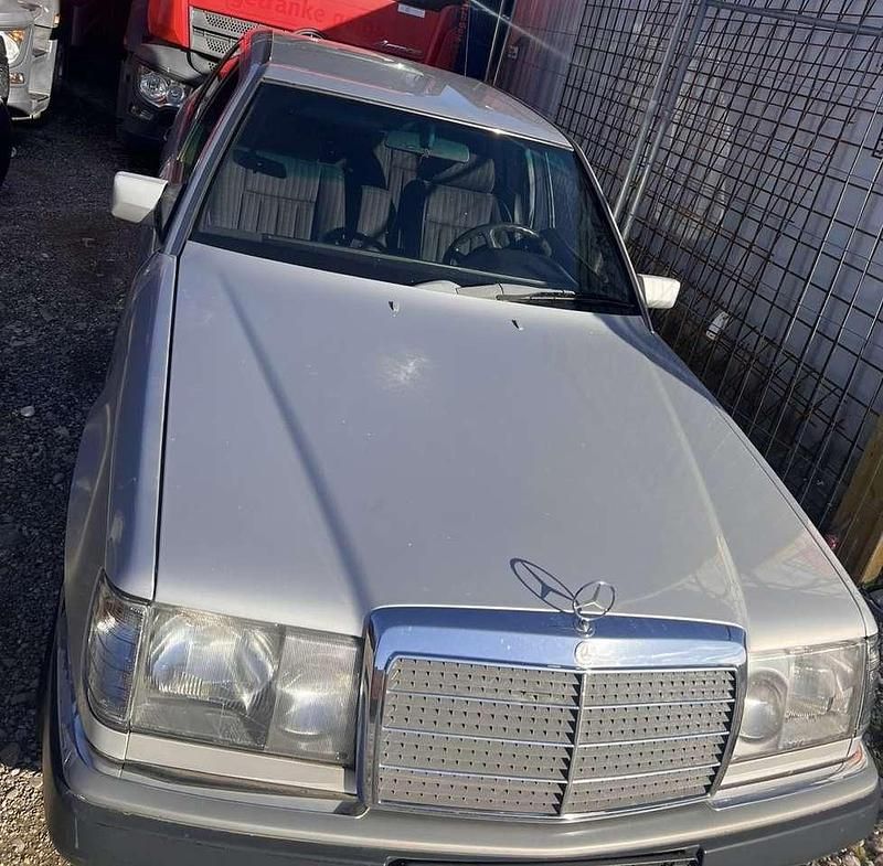 Gebraucht 1990 Mercedes E230 | 5.500 € - Bild 1/4