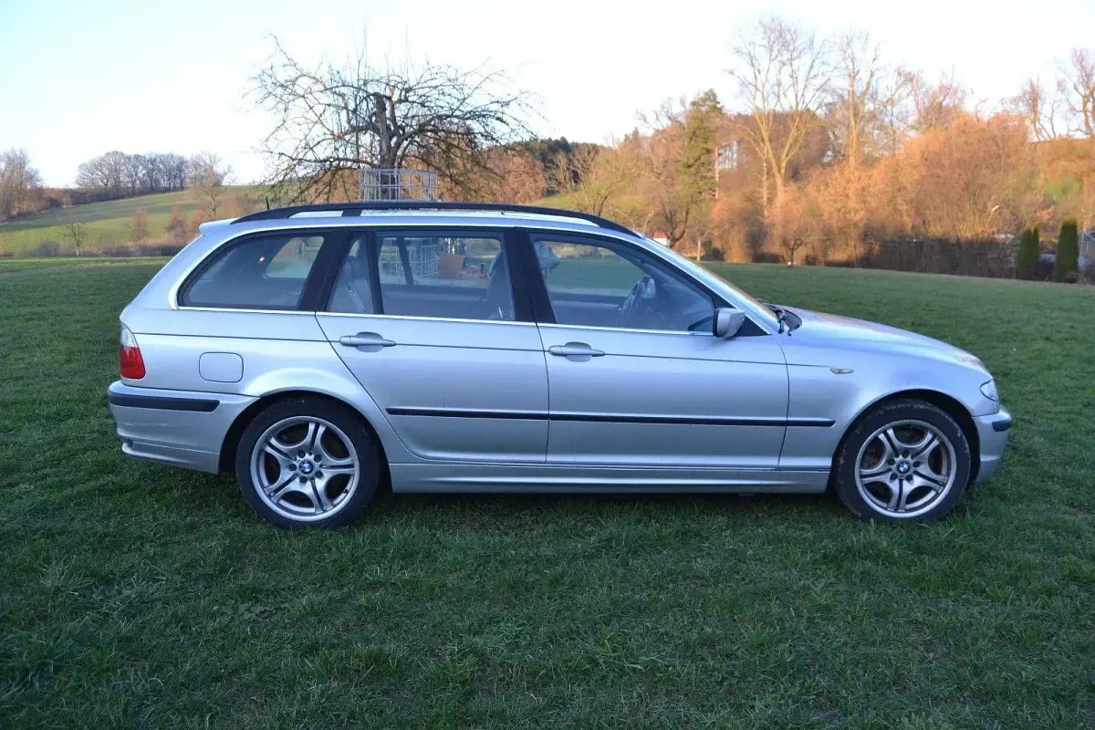 Gebraucht BMW 330 184 PS (135 kW) 2001 Silber Kombi