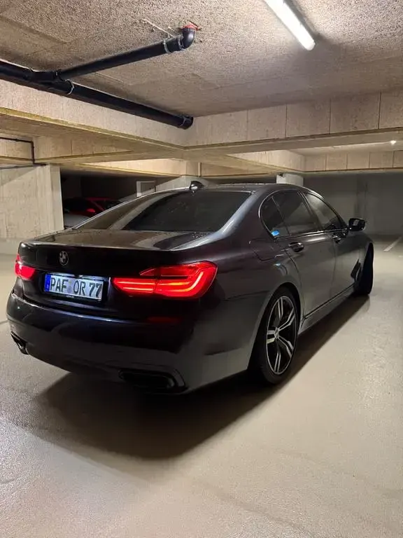 Gebraucht BMW 740 Sport Line 320 PS (235 kW) 2017 Grau Limousine