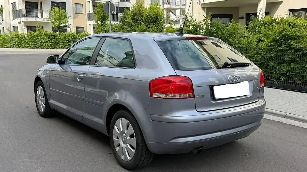 Brugt Audi A3 Ambiente 102 HK (75 kW) 2006 Sølv Hatchback