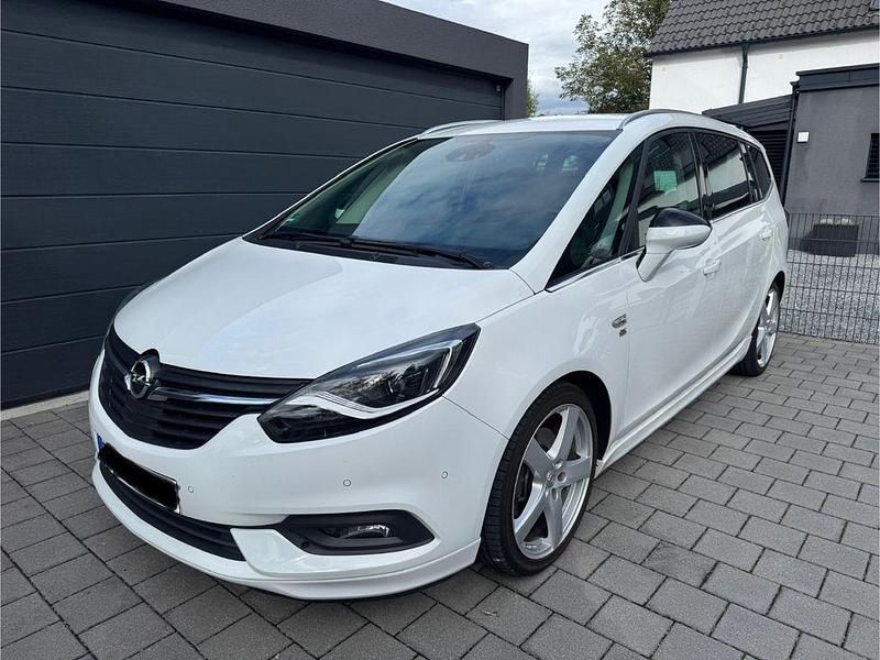 Weiß Gebraucht 2017 Opel Zafira Tourer OPC Van / Kleinbus | 10.700 € (Fairer Preis) - Bild 1/4