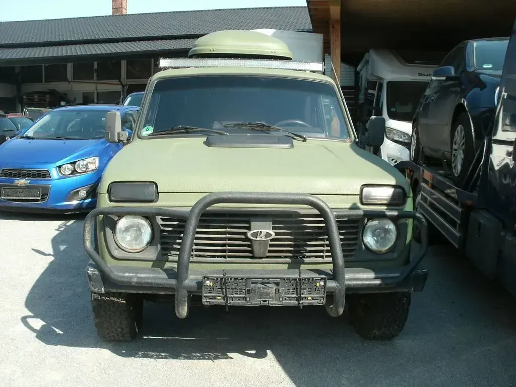Gebraucht Lada niva 82 PS (60 kW) 2009 Grün SUV
