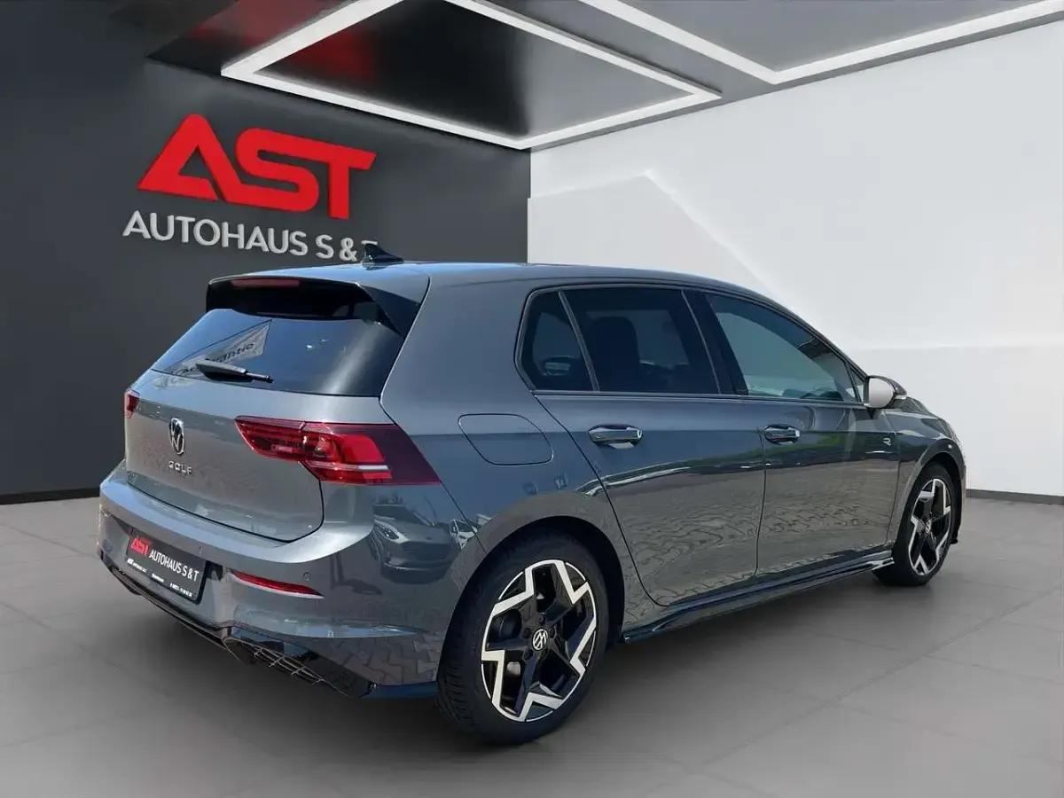 Gebraucht VW Golf VIII R-line 150 PS (110 kW) 2025 Grau Limousine