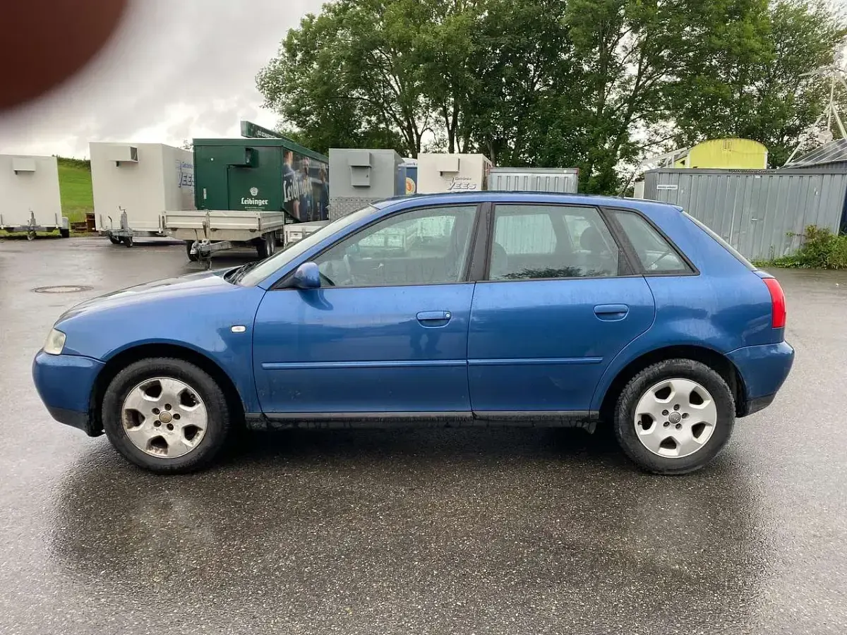 Gebraucht Audi A3 Ambiente 102 PS (75 kW) 2001 Blau Kleinwagen