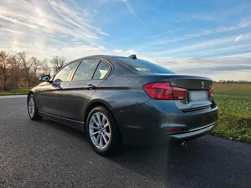 Gebraucht BMW 318 150 PS (110 kW) 2016 Grau Limousine