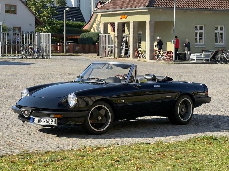 Schwarz Gebraucht 1989 Alfa Romeo Spider Cabrio | 17.900 € - Bild 1/4