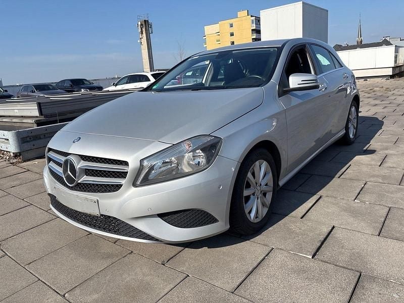 Gebraucht Mercedes A200 156 PS (114 kW) 2012 Silber Limousine