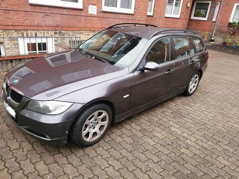 Grau Gebraucht 2008 BMW 318 Kombi | 2.600 € (Guter Preis) - Bild 1/4