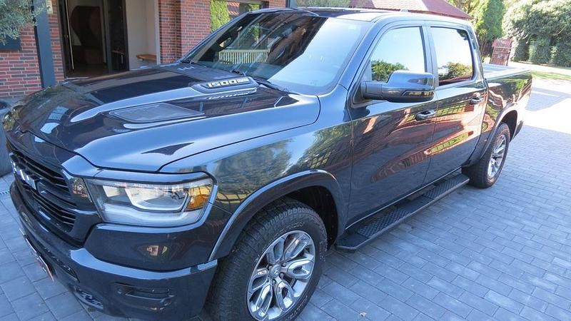 Gebraucht Dodge Ram 401 PS (294 kW) 2020 Grau Pickup
