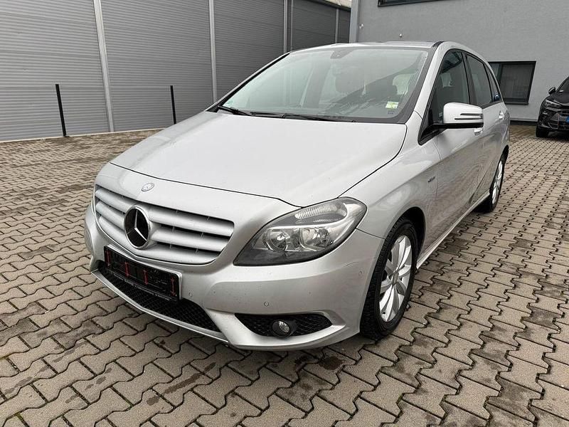 Silber Gebraucht 2011 Mercedes B180 Van / Kleinbus | 3.900 € (Superpreis) - Bild 1/4