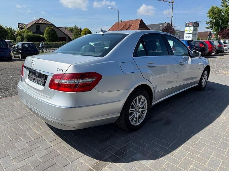 Gebraucht Mercedes E220 170 PS (125 kW) 2010 Silber Limousine