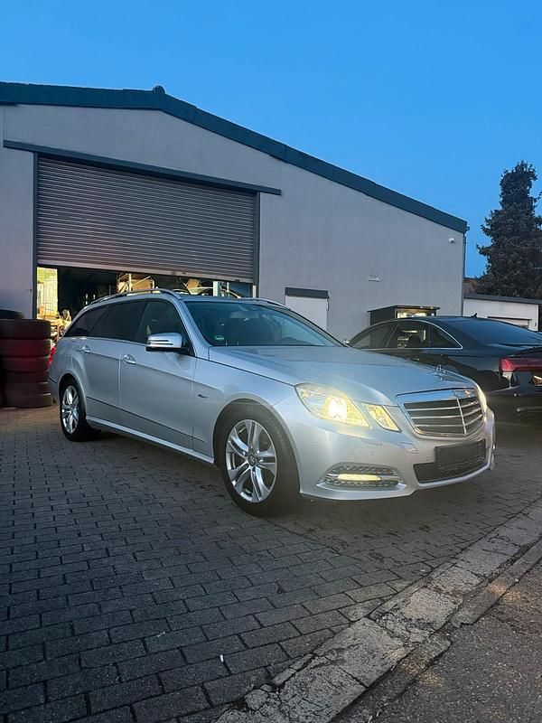Gebraucht Mercedes E200 Avantgarde 184 PS (135 kW) 2010 Silber Kombi
