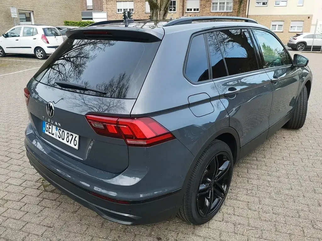 Gebraucht VW Tiguan Active 131 PS (96 kW) 2021 Grau SUV