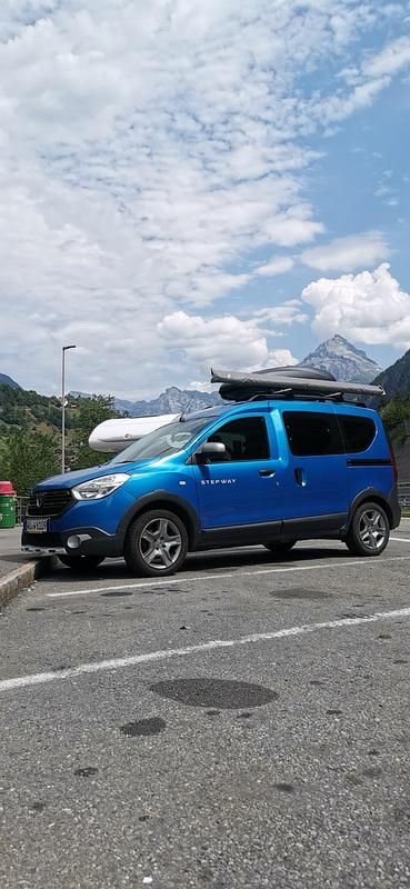 Blau Gebraucht 2020 Dacia Dokker Stepway Limousine | 16.000 € (Teuer) - Bild 1/4