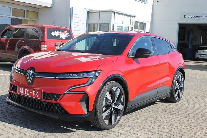 Rot Gebraucht 2022 Renault Mégane Techno Limousine | 24.990 € (Superpreis) - Bild 1/4