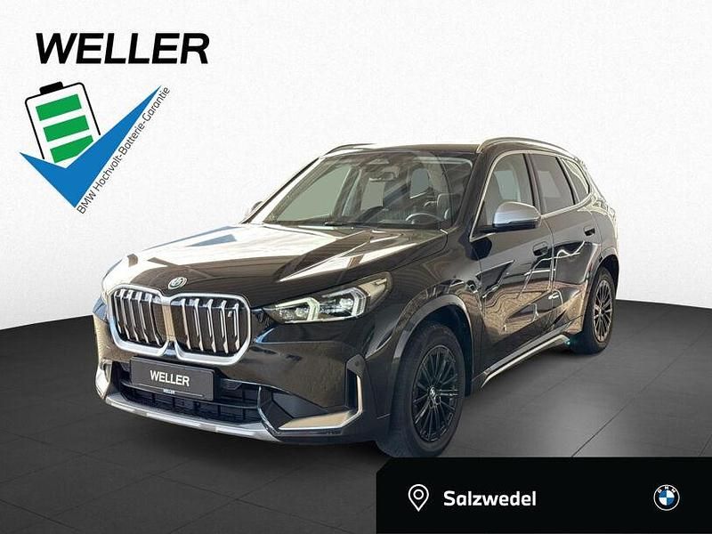 Black sapphire (schwarz) Gebraucht 2023 BMW iX1 Performance SUV | 37.880 € (Fairer Preis) - Bild 1/3