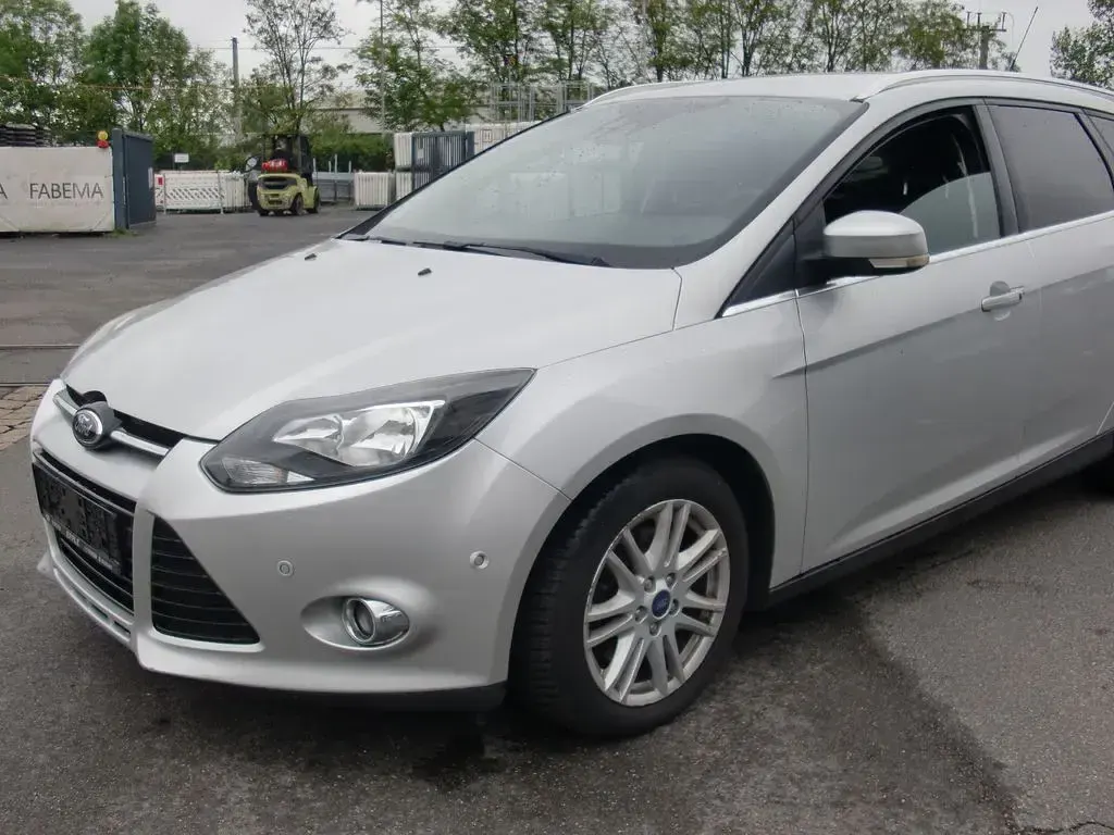 Używany Ford Focus Titanium 116 KM (85 kW) 2014 Szary Kombi