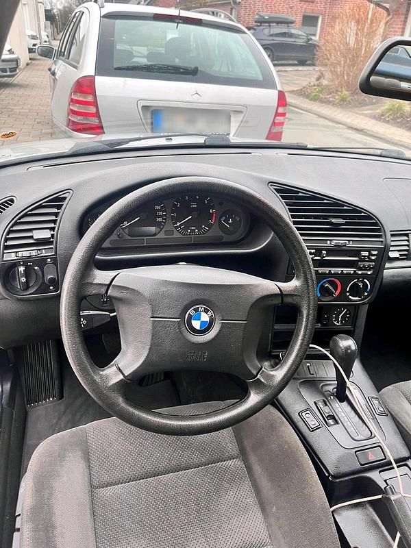 Gebraucht BMW 318 116 PS (85 kW) 1998 Silber Limousine
