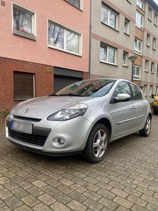 Silber Gebraucht 2009 Renault Clio III Dynamique Kleinwagen | 2.900 € - Bild 1/4