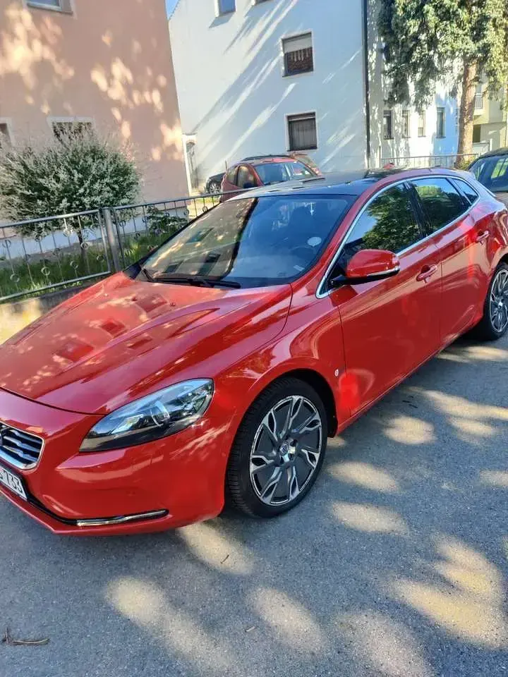 Gebraucht Volvo V40 Momentum 150 PS (110 kW) 2012 Kleinwagen